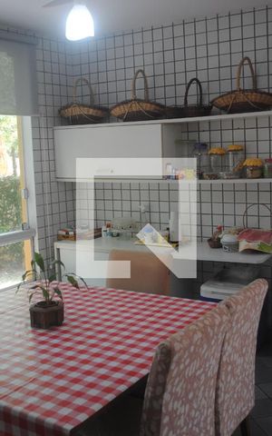 Casa de condomínio para alugar com 420m², 5 quartos e 3 vagasCozinha - Armários