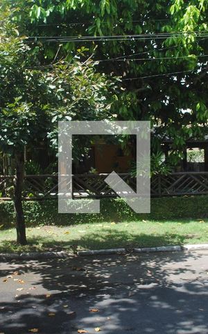 Casa de condomínio para alugar com 420m², 5 quartos e 3 vagasFachada da casa