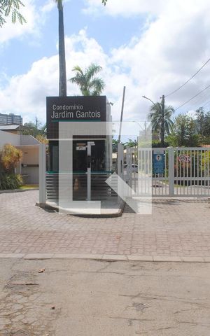 Casa de condomínio para alugar com 420m², 5 quartos e 3 vagasFachada e portaria