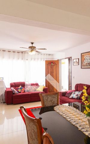 Casa à venda com 224m², 5 quartos e 3 vagasSala