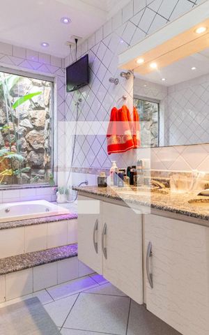 Casa à venda com 224m², 5 quartos e 3 vagasBanheiro da suíte