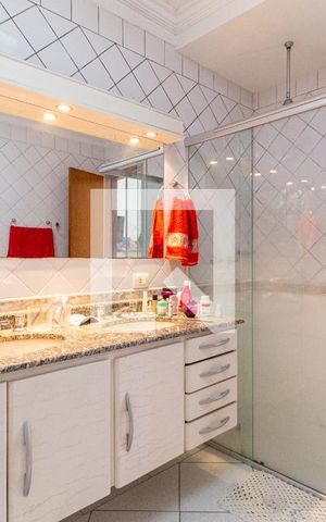 Casa à venda com 224m², 5 quartos e 3 vagasBanheiro da suíte