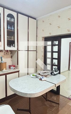 Casa para alugar com 196m², 3 quartos e 3 vagas Casa para alugar com 196m², 3 quartos e 3 vagasCozinha