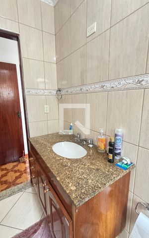 Casa para alugar com 196m², 3 quartos e 3 vagas Casa para alugar com 196m², 3 quartos e 3 vagasBanheiro