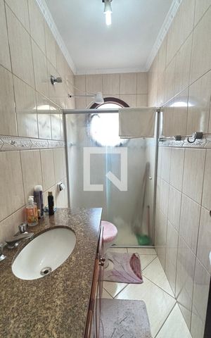 Casa para alugar com 196m², 3 quartos e 3 vagas Casa para alugar com 196m², 3 quartos e 3 vagasBanheiro