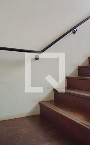 Casa à venda com 257m², 4 quartos e 2 vagasEscada - Acesso Piso Superior