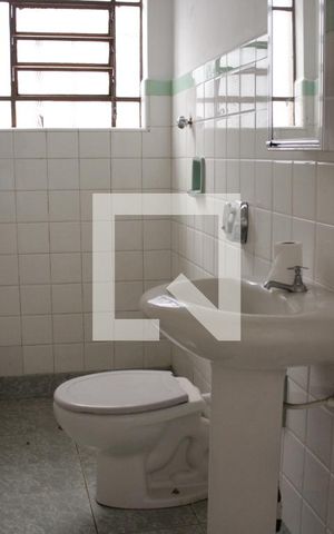 Casa à venda com 176m², 4 quartos e 2 vagasBanheiro