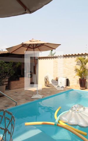 Casa à venda com 492m², 3 quartos e 3 vagasPiscina
