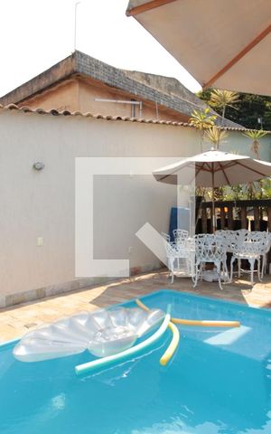 Casa à venda com 492m², 3 quartos e 3 vagasPiscina