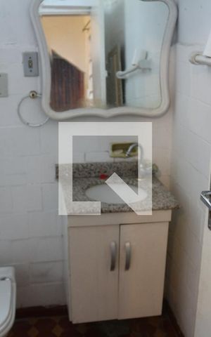 Casa à venda com 110m², 2 quartos e 1 vagaBanheiro 1