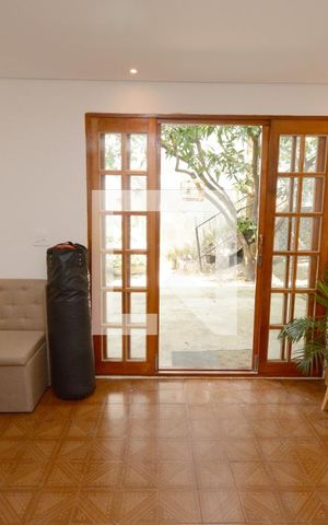 Casa à venda com 232m², 3 quartos e 4 vagasSala