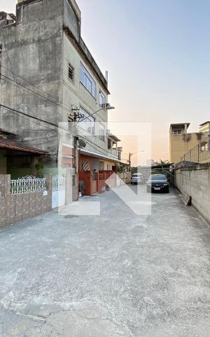 Casa à venda com 200m², 6 quartos e 3 vagas Casa à venda com 200m², 6 quartos e 3 vagasVila