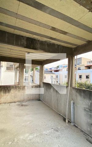 Casa à venda com 200m², 6 quartos e 3 vagas Casa à venda com 200m², 6 quartos e 3 vagasTerraço