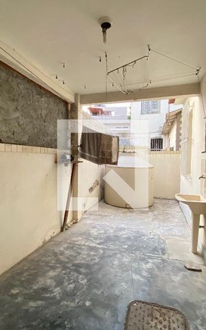 Casa à venda com 200m², 6 quartos e 3 vagas Casa à venda com 200m², 6 quartos e 3 vagasÁrea de Serviço