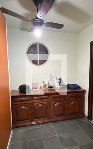 Casa à venda com 200m², 6 quartos e 3 vagas Casa à venda com 200m², 6 quartos e 3 vagasQuarto 4 casa 2