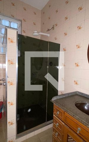 Casa à venda com 200m², 6 quartos e 3 vagas Casa à venda com 200m², 6 quartos e 3 vagasBanheiro