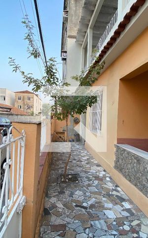 Casa à venda com 200m², 6 quartos e 3 vagas Casa à venda com 200m², 6 quartos e 3 vagasFrente