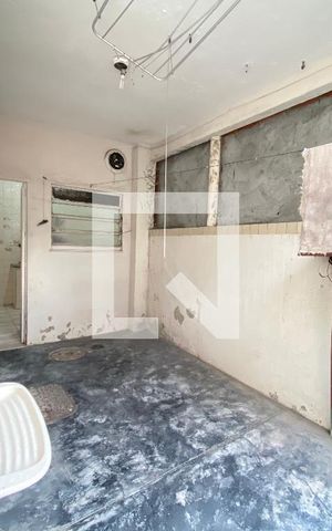 Casa à venda com 200m², 6 quartos e 3 vagas Casa à venda com 200m², 6 quartos e 3 vagasÁrea de Serviço