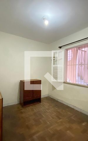 Casa à venda com 200m², 6 quartos e 3 vagas Casa à venda com 200m², 6 quartos e 3 vagasQuarto 3
