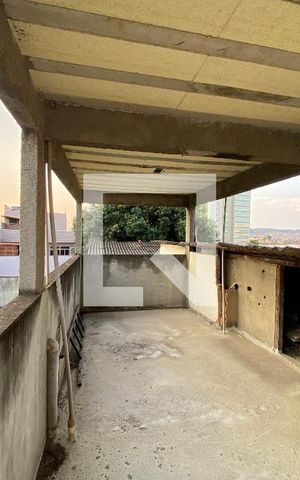 Casa à venda com 200m², 6 quartos e 3 vagas Casa à venda com 200m², 6 quartos e 3 vagasTerraço