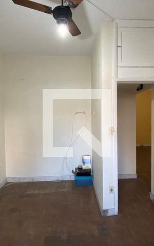 Casa à venda com 200m², 6 quartos e 3 vagas Casa à venda com 200m², 6 quartos e 3 vagasQuarto 1