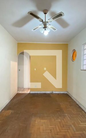 Casa à venda com 200m², 6 quartos e 3 vagas Casa à venda com 200m², 6 quartos e 3 vagasSala