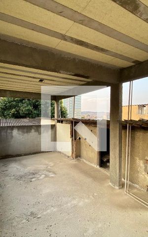 Casa à venda com 200m², 6 quartos e 3 vagas Casa à venda com 200m², 6 quartos e 3 vagasTerraço
