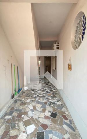 Casa à venda com 200m², 6 quartos e 3 vagas Casa à venda com 200m², 6 quartos e 3 vagasCirculação
