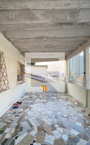Casa à venda com 200m², 6 quartos e 3 vagas Casa à venda com 200m², 6 quartos e 3 vagasVaranda casa 2