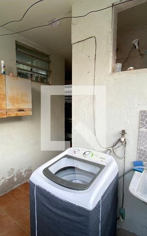 Casa à venda com 200m², 6 quartos e 3 vagas Casa à venda com 200m², 6 quartos e 3 vagasÁrea de Serviço casa 2