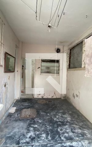 Casa à venda com 200m², 6 quartos e 3 vagas Casa à venda com 200m², 6 quartos e 3 vagasÁrea de Serviço