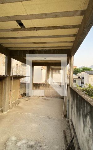 Casa à venda com 200m², 6 quartos e 3 vagas Casa à venda com 200m², 6 quartos e 3 vagasTerraço