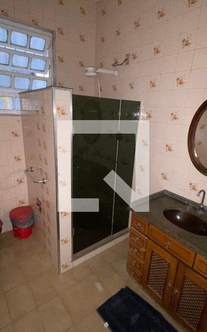 Casa à venda com 200m², 6 quartos e 3 vagas Casa à venda com 200m², 6 quartos e 3 vagasBanheiro