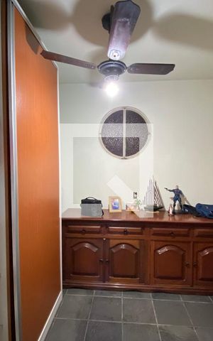 Casa à venda com 200m², 6 quartos e 3 vagas Casa à venda com 200m², 6 quartos e 3 vagasQuarto 4 casa 2