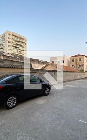 Casa à venda com 200m², 6 quartos e 3 vagas Casa à venda com 200m², 6 quartos e 3 vagasVila