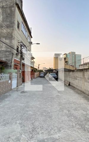 Casa à venda com 200m², 6 quartos e 3 vagas Casa à venda com 200m², 6 quartos e 3 vagasVila