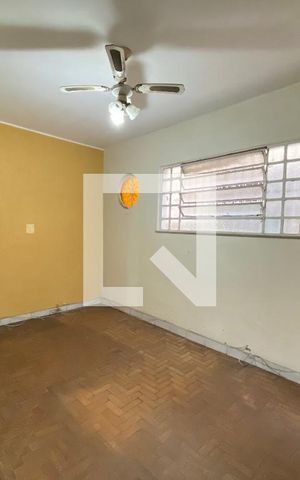 Casa à venda com 200m², 6 quartos e 3 vagas Casa à venda com 200m², 6 quartos e 3 vagasSala