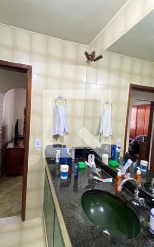 Casa à venda com 200m², 6 quartos e 3 vagas Casa à venda com 200m², 6 quartos e 3 vagasBanheiro casa 2