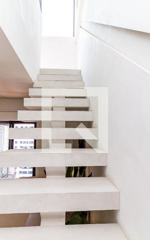 Apartamento à venda com 88m², 1 quarto e 2 vagas Apartamento à venda com 88m², 1 quarto e 2 vagasEscada