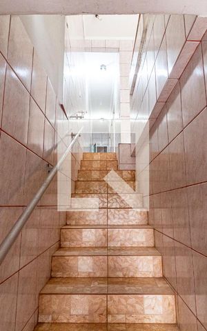 Casa para alugar com 150m², 2 quartos e sem vagaEscada