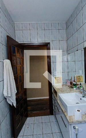 Casa à venda com 200m², 2 quartos e 2 vagas Casa à venda com 200m², 2 quartos e 2 vagasBanheiro