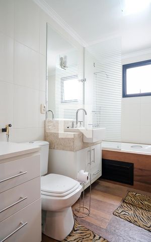 Apartamento à venda com 165m², 3 quartos e 2 vagasBanheiro da suíte