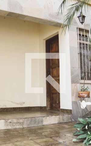 Casa à venda com 150m², 3 quartos e 4 vagas Casa à venda com 150m², 3 quartos e 4 vagasQuintal