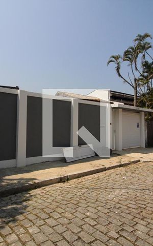 Casa de condomínio à venda com 500m², 4 quartos e 2 vagasFachada