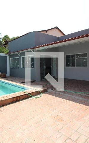 Casa de condomínio à venda com 500m², 4 quartos e 2 vagasFrente