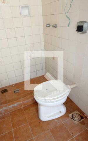 Casa de condomínio à venda com 500m², 4 quartos e 2 vagasBanheiro de Serviço