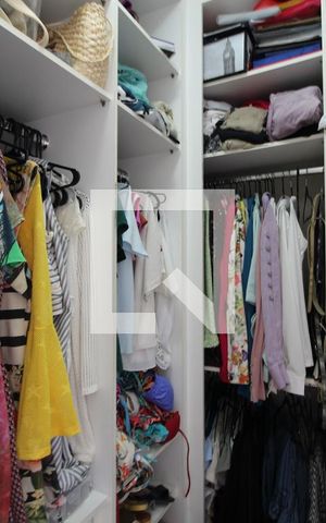 Apartamento à venda com 76m², 2 quartos e 1 vagaQuarto 2 - Closet da Suíte