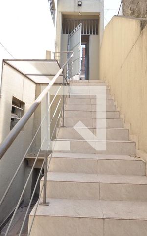 Casa para alugar com 80m², 2 quartos e sem vagaEscada de Acesso
