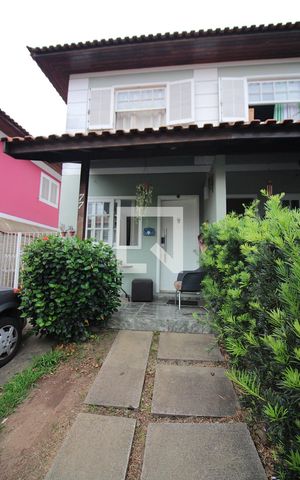 Casa de condomínio à venda com 105m², 3 quartos e 2 vagasFachada Interna 