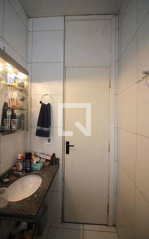 Casa de condomínio à venda com 105m², 3 quartos e 2 vagasBanheiro Social